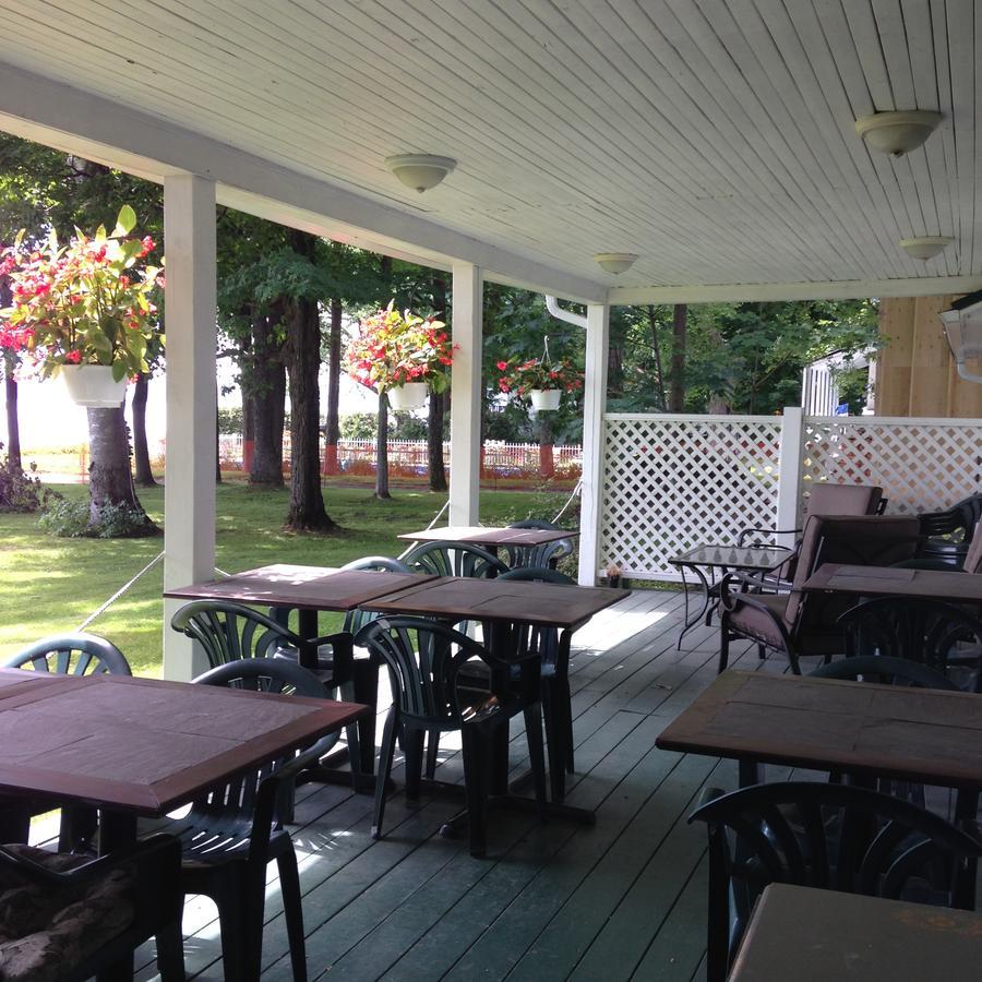 Auberge Les Blancs Moutons Saint-Laurent-de-l'ile d'Orleans Eksteriør billede